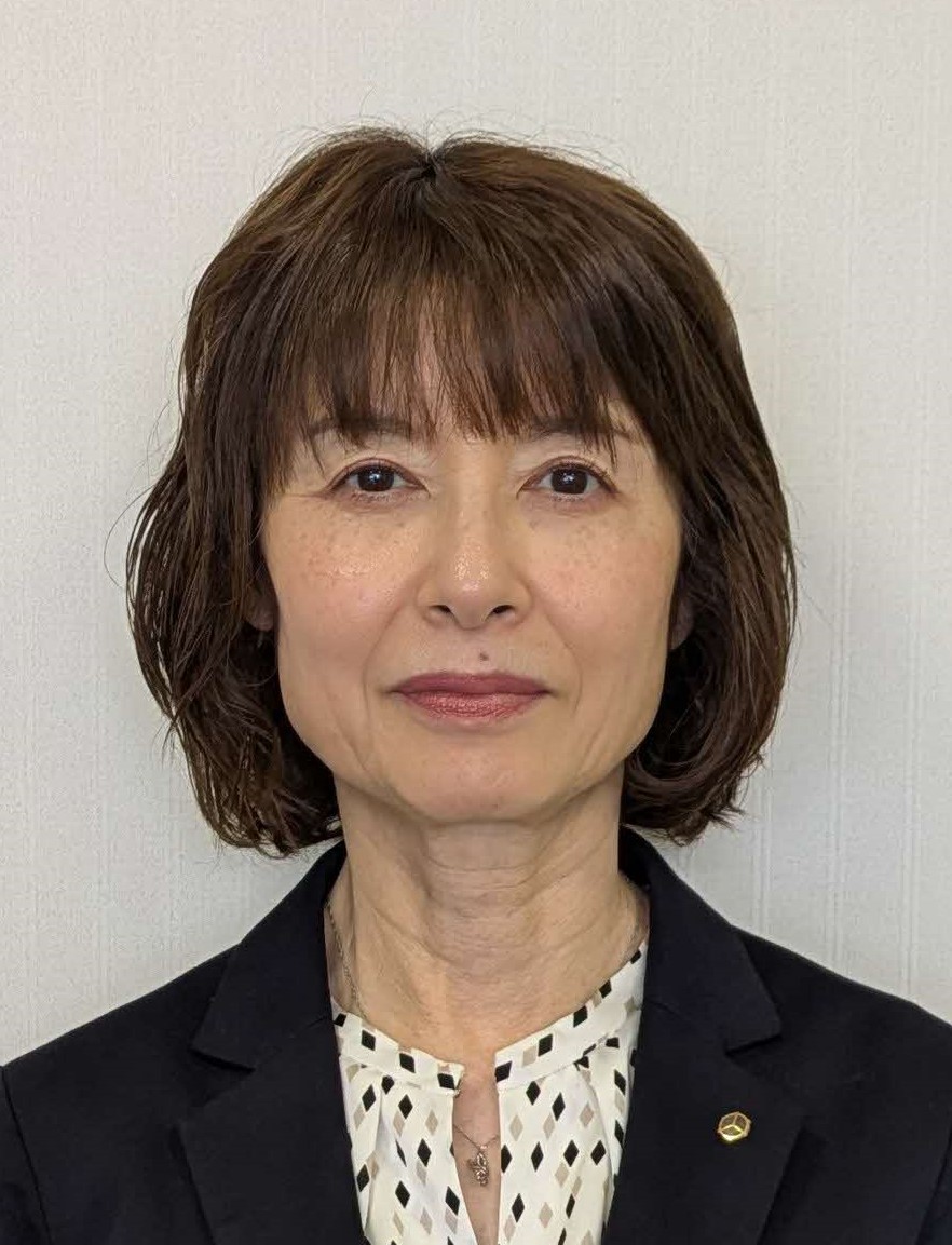スーツ姿の青木教育長の顔写真