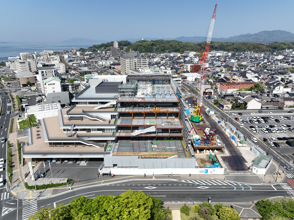 末次公園上空からの新庁舎の写真(4月時点)