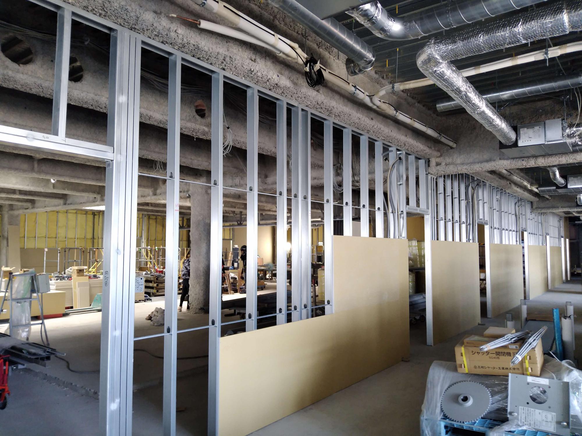 5階内壁建付作業