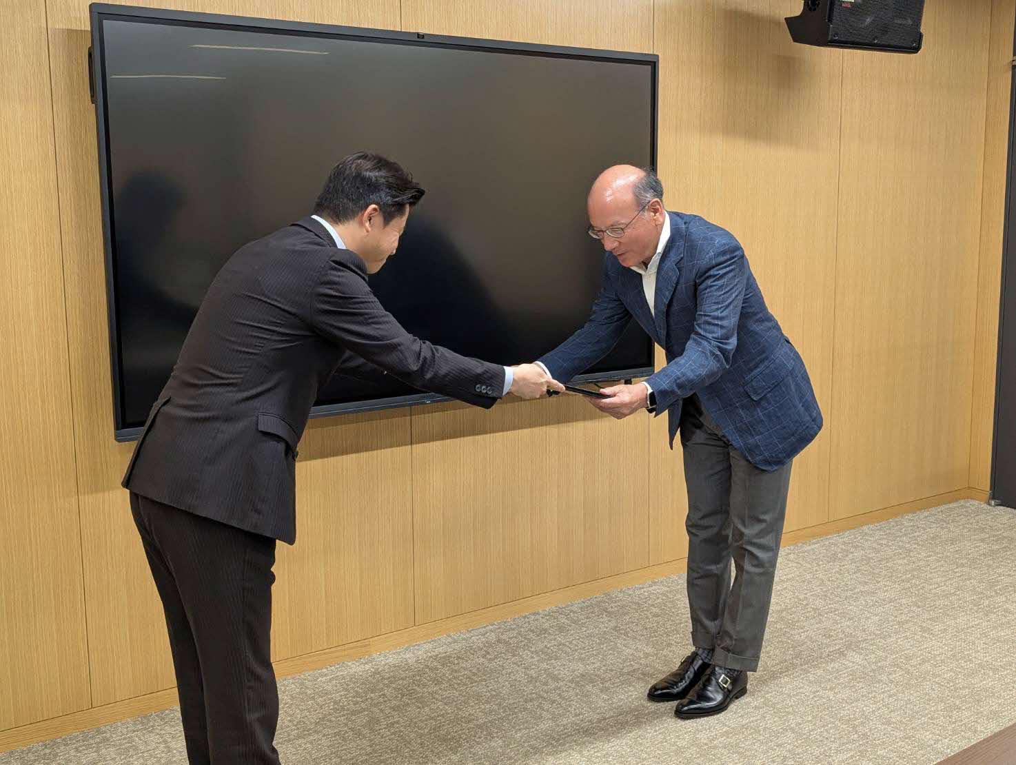 テレプラザ贈呈式1