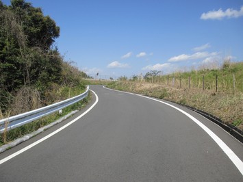 アジャスト調整を行い高さや横断勾配を一定にした市道畑・宍道南企業団地線の写真