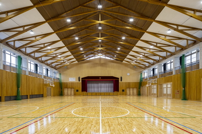 整備を行った玉湯統合小学校屋内運動場の写真