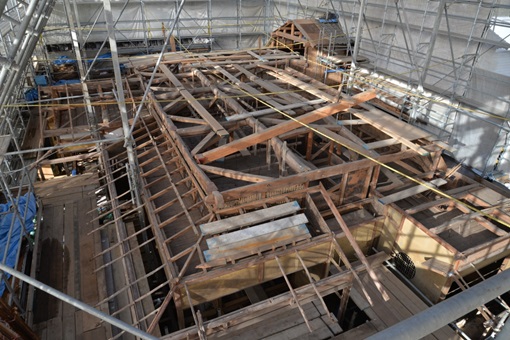 解体された建物を上から撮影した写真