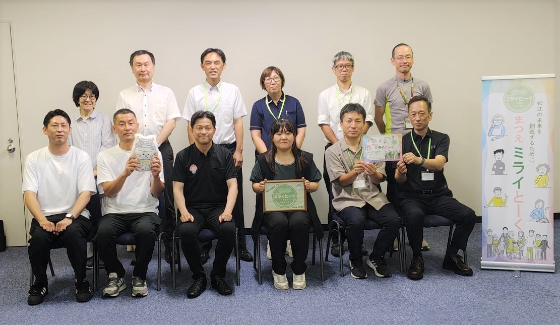 上定松江市長と参加者の集合写真