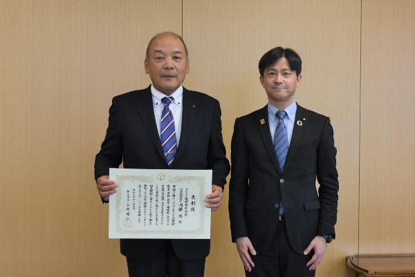 まるなか建設 代表取締役社長 内藤様と上定市長の記念写真