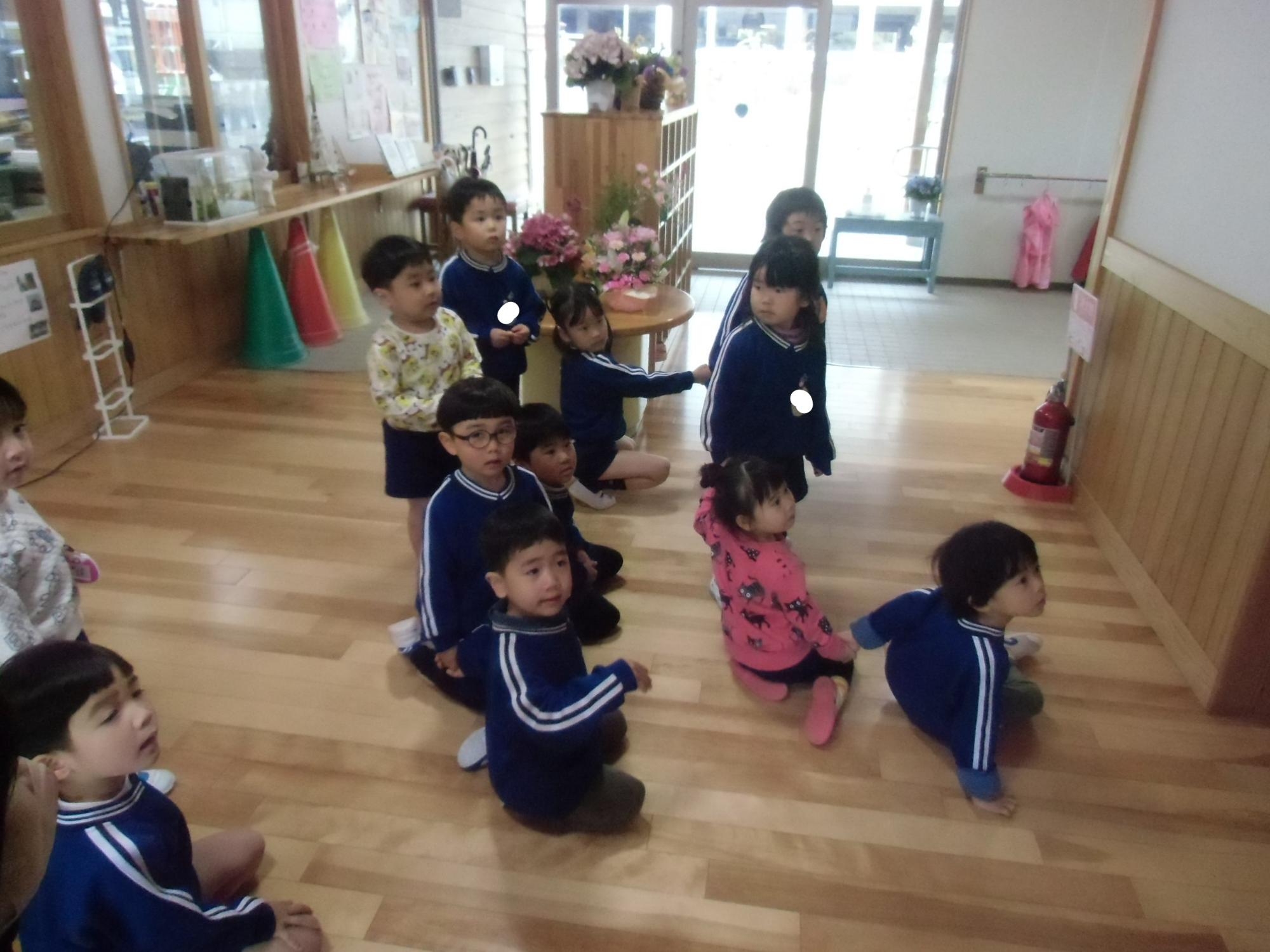 玄関を見る様子