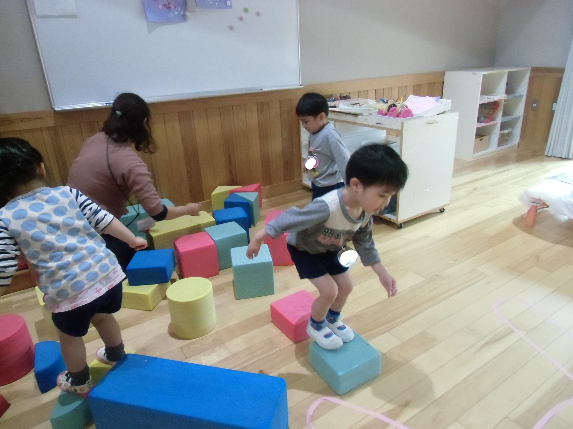 楽しそうに遊ぶ様子