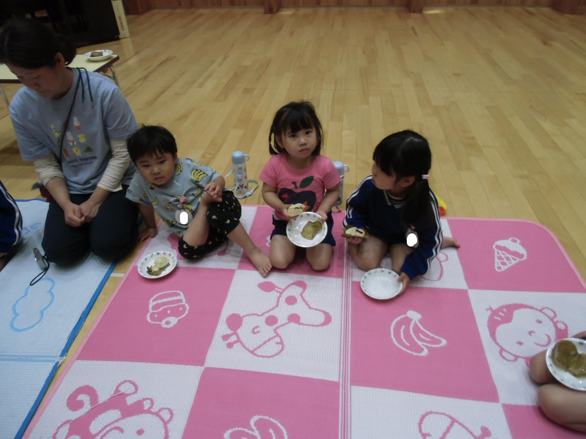 美味しく食べる様子