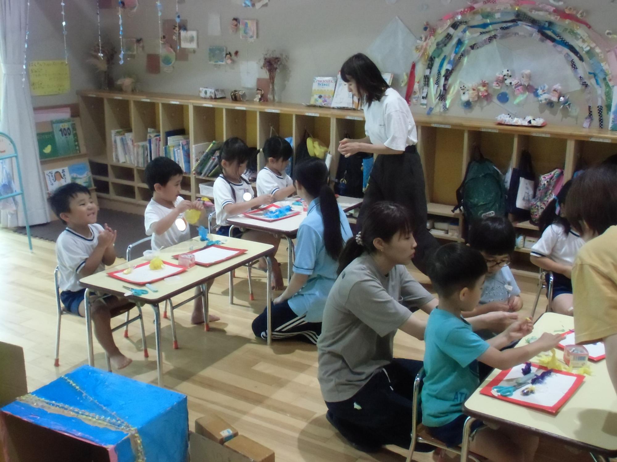 仲良く作る様子