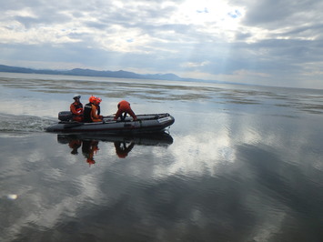 宍道湖でのボートを使用した水難救助訓練の様子の写真
