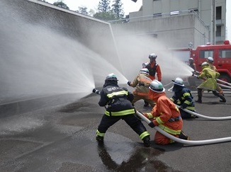 消防学校の訓練の様子