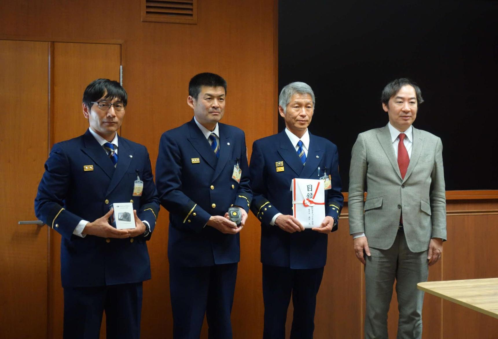 贈呈式記念写真