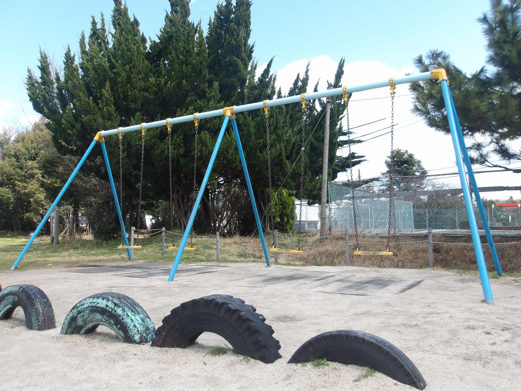 出雲郷小学校4連ブランコ
