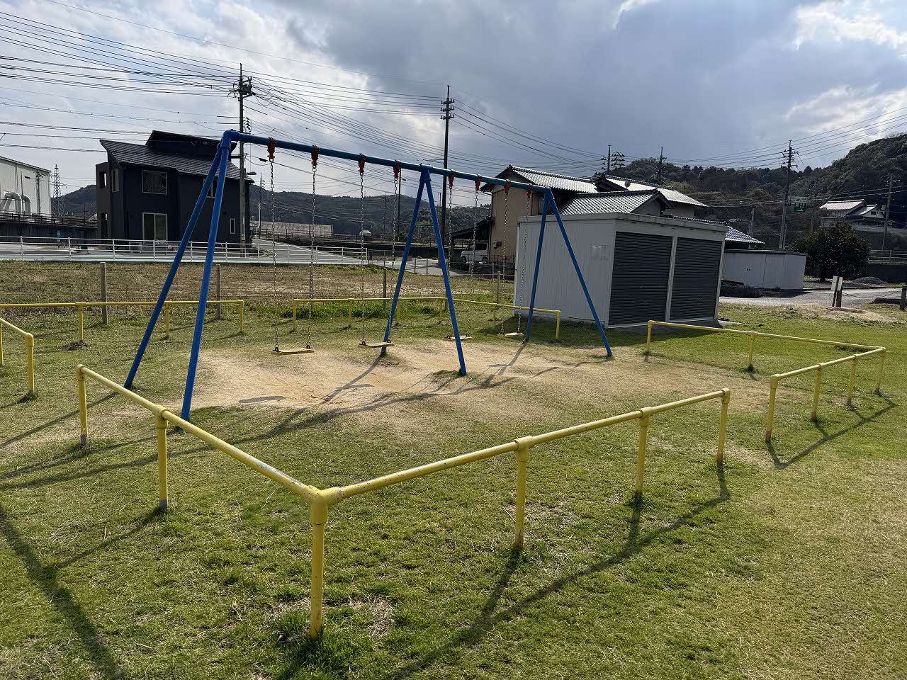 宍道小学校4連ブランコ