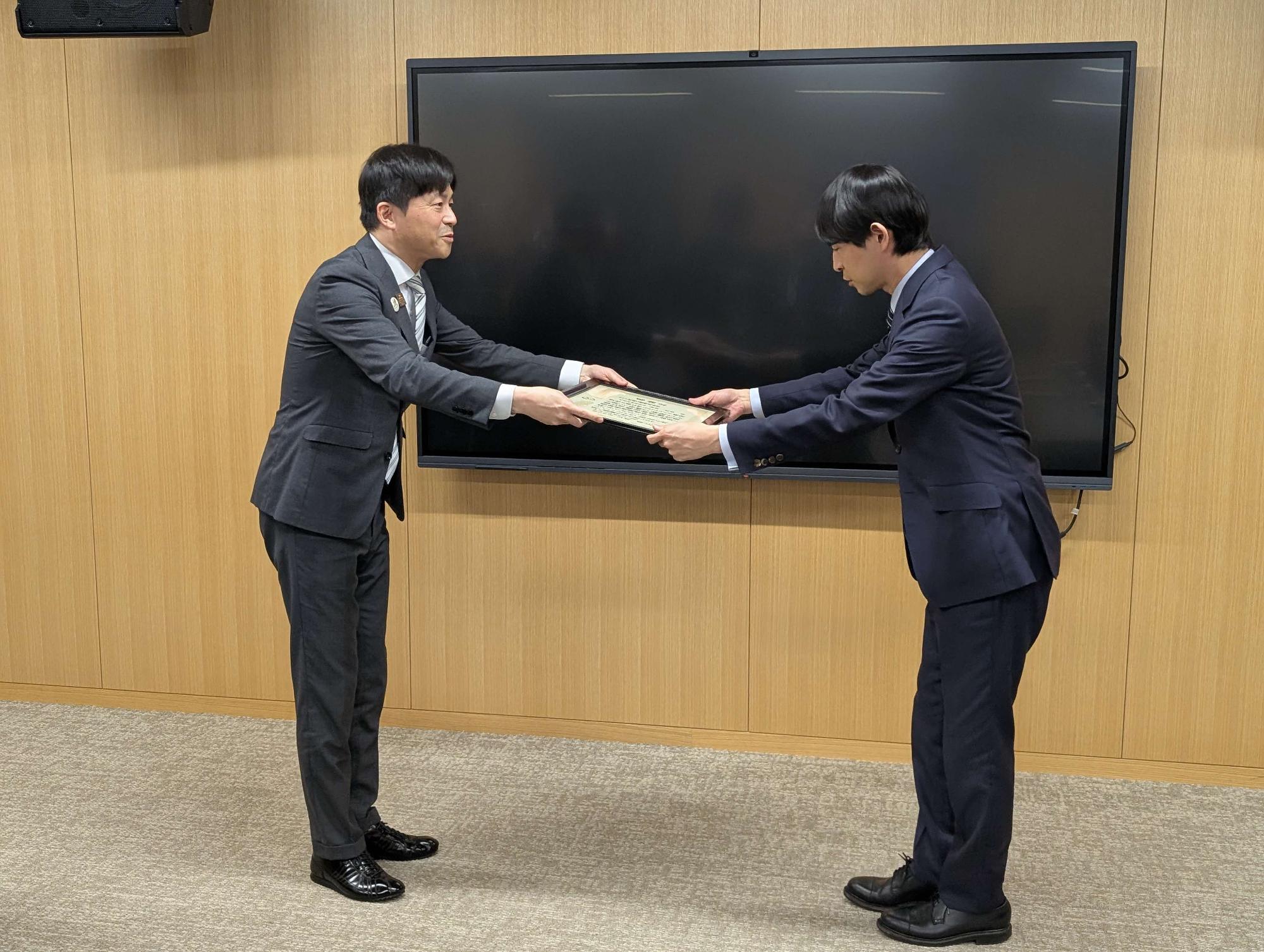 カナツ技建工業感謝状贈呈1