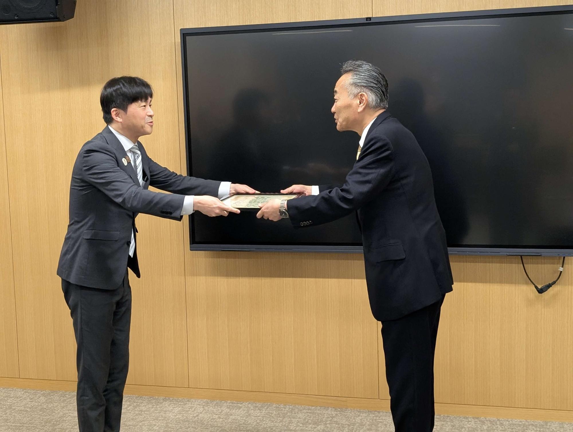 松江土建感謝状贈呈1