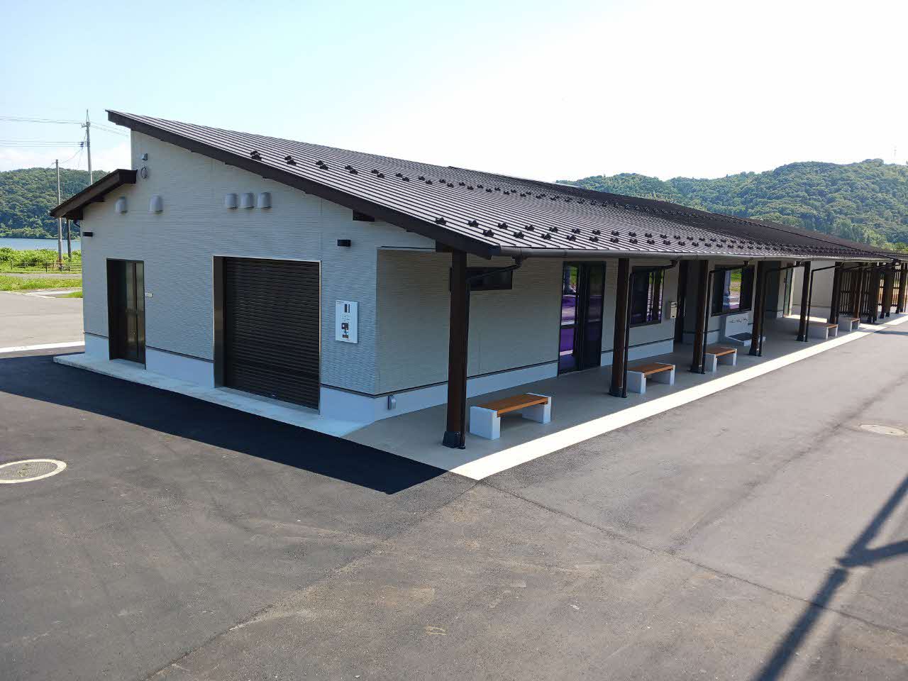 中海スポーツパークのクラブハウス写真（器具庫側）