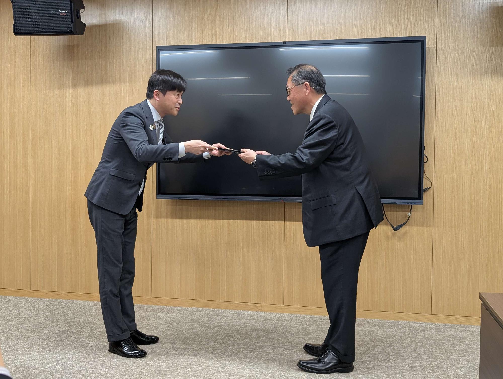 佐藤工業贈呈式2