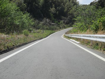路上路盤再生工法によって舗装改良された市道畑・宍道南企業団地線の写真