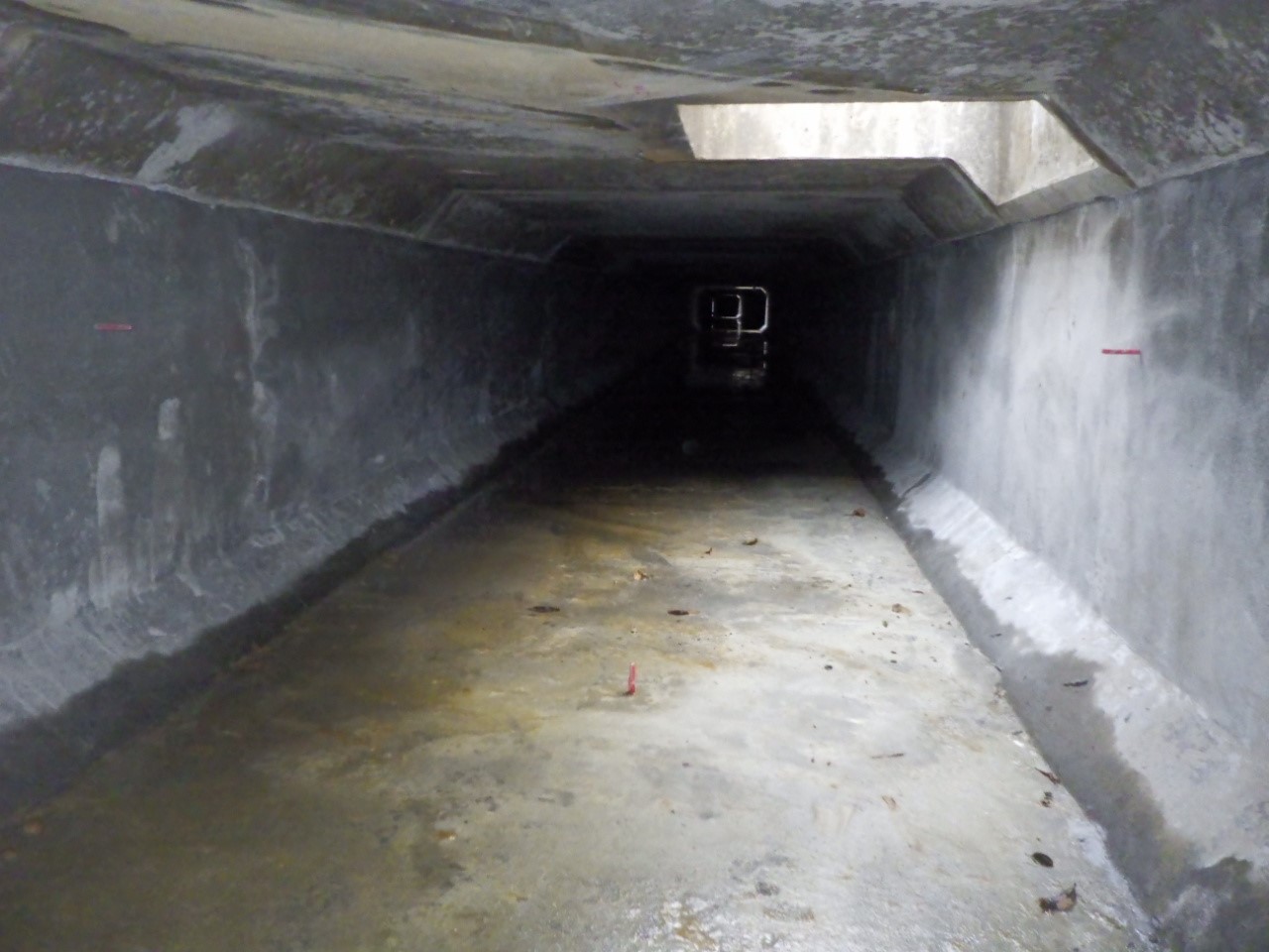 既設暗渠管の内面ライニングを行った東奥谷町雨水渠の写真