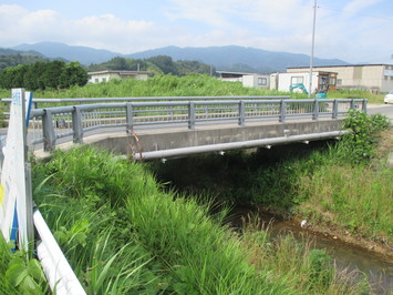 人道橋を架橋するための詳細設計がされた西持田大田線橋の写真