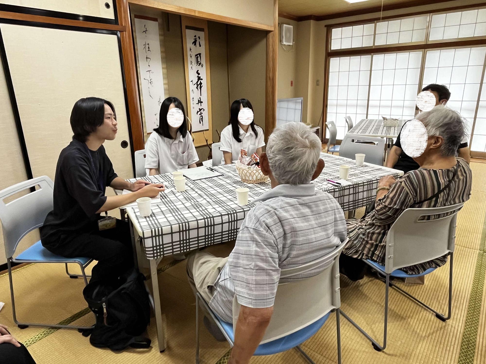 篠田さん写真（with農林生）