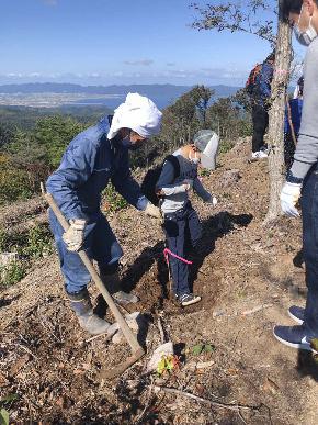大平山での植樹イベントの写真