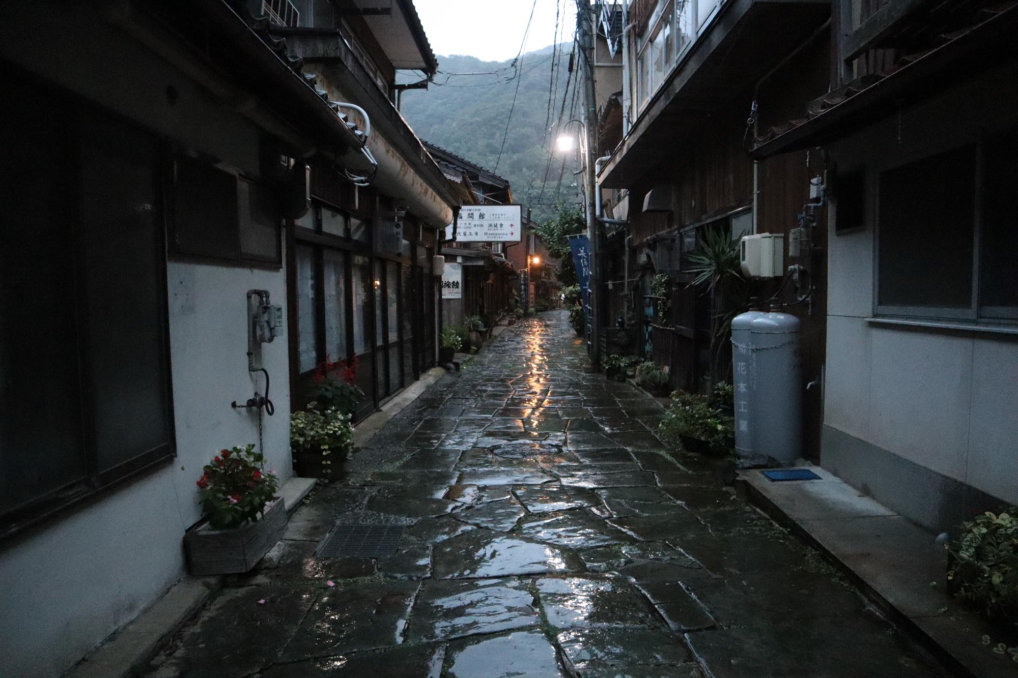 青石畳通り