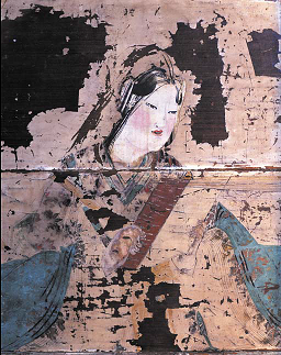 着物を着た女性が描かれ、所々インクが剥がれ落ちている板絵著色神像の写真
