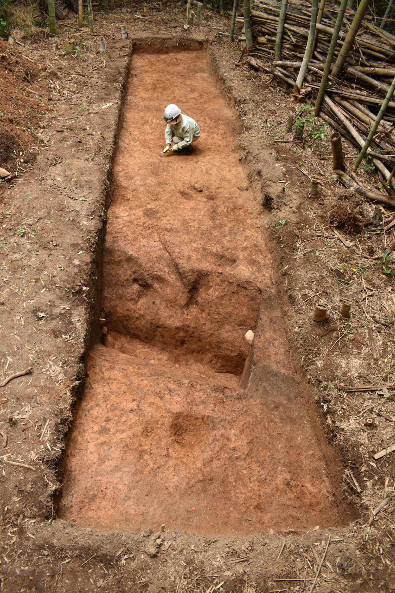 神後田遺跡発掘調査時の写真（弥生時代前期の環濠）