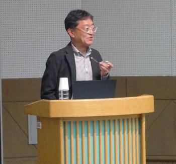 講演を行う後藤治氏のサムネイル写真