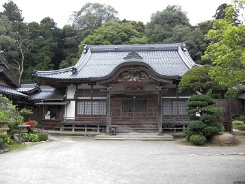 成相寺本堂の外観の写真