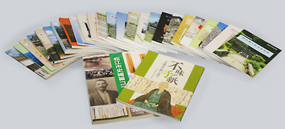 松江市ふるさと文庫シリーズ等の刊行物が配されたサンプル写真