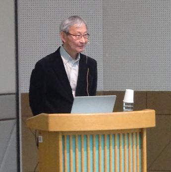 講演を行う三宅理一氏のサムネイル写真