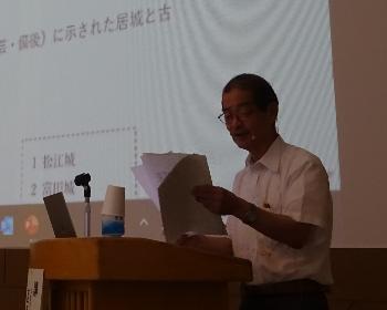 講演を行う西尾克己氏のサムネイル写真