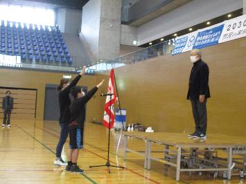親子運動会開会式の様子の写真