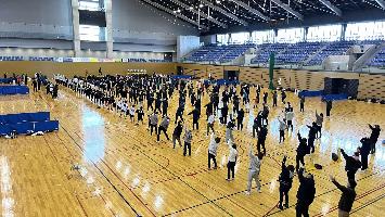 親子運動会ラジオ体操の様子の写真