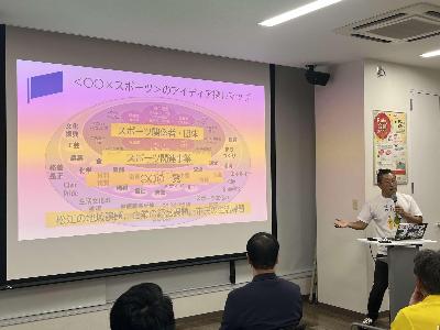 高岡氏講評の様子