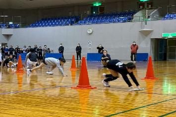 床拭きリレーの様子