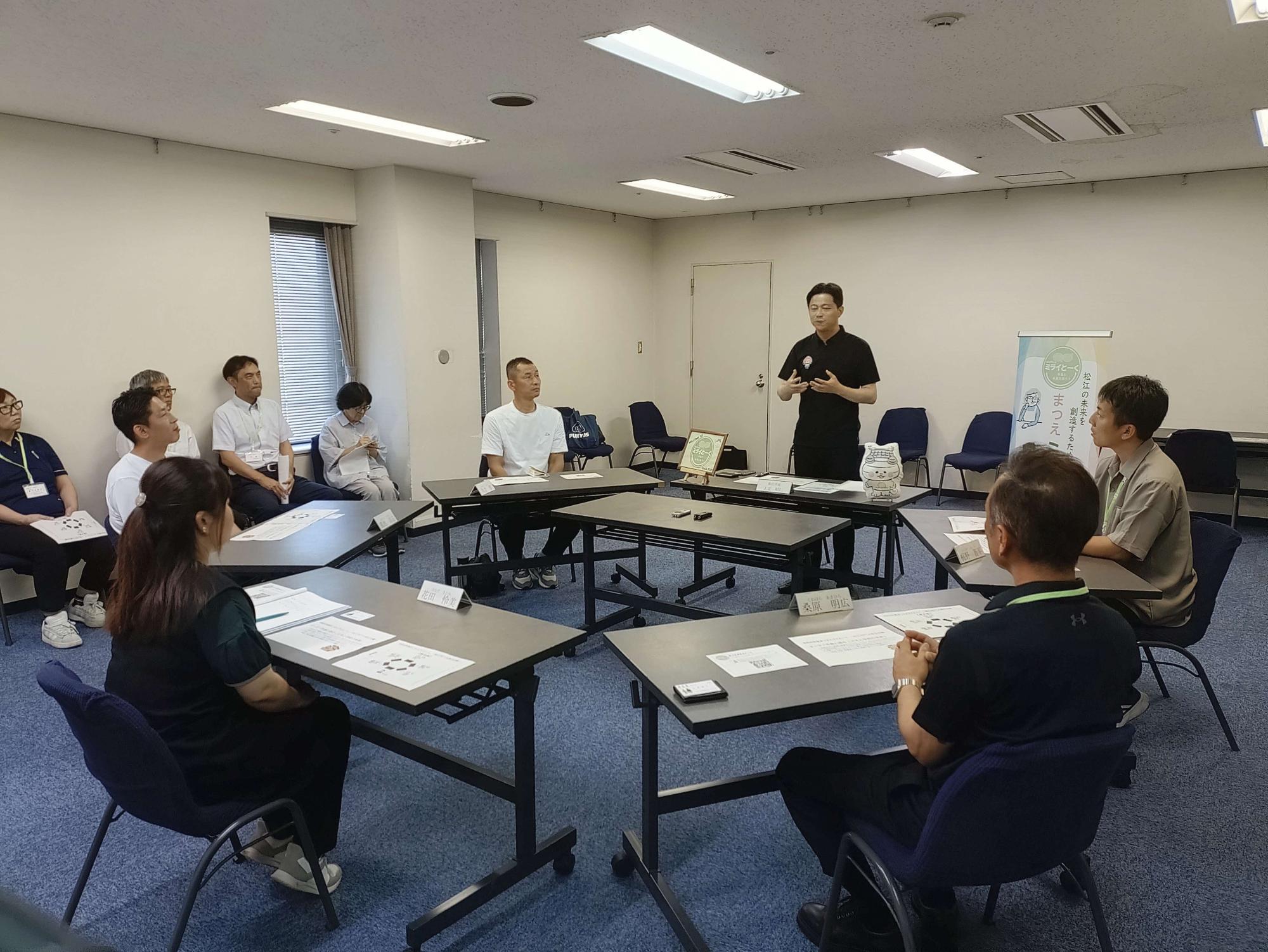 上定松江市長の話を聞く参加者