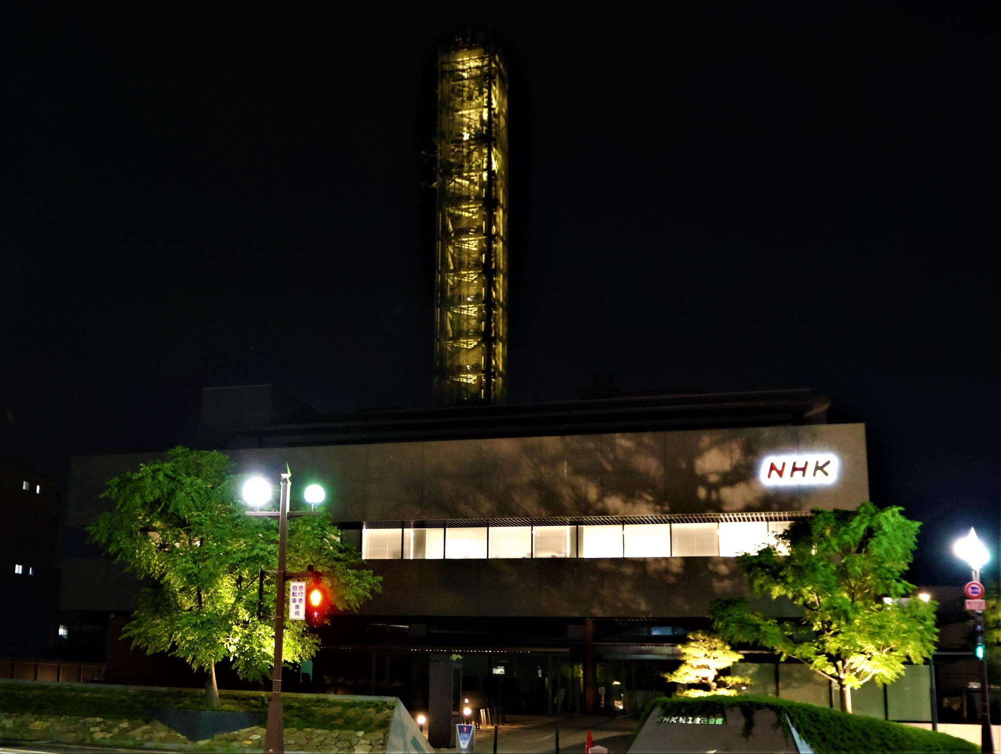 NHK松江放送局鉄塔イエローライトアップ画像