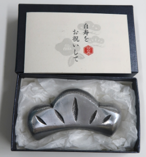 白寿祝品のオリジナル鋳物ペーパーウェイト