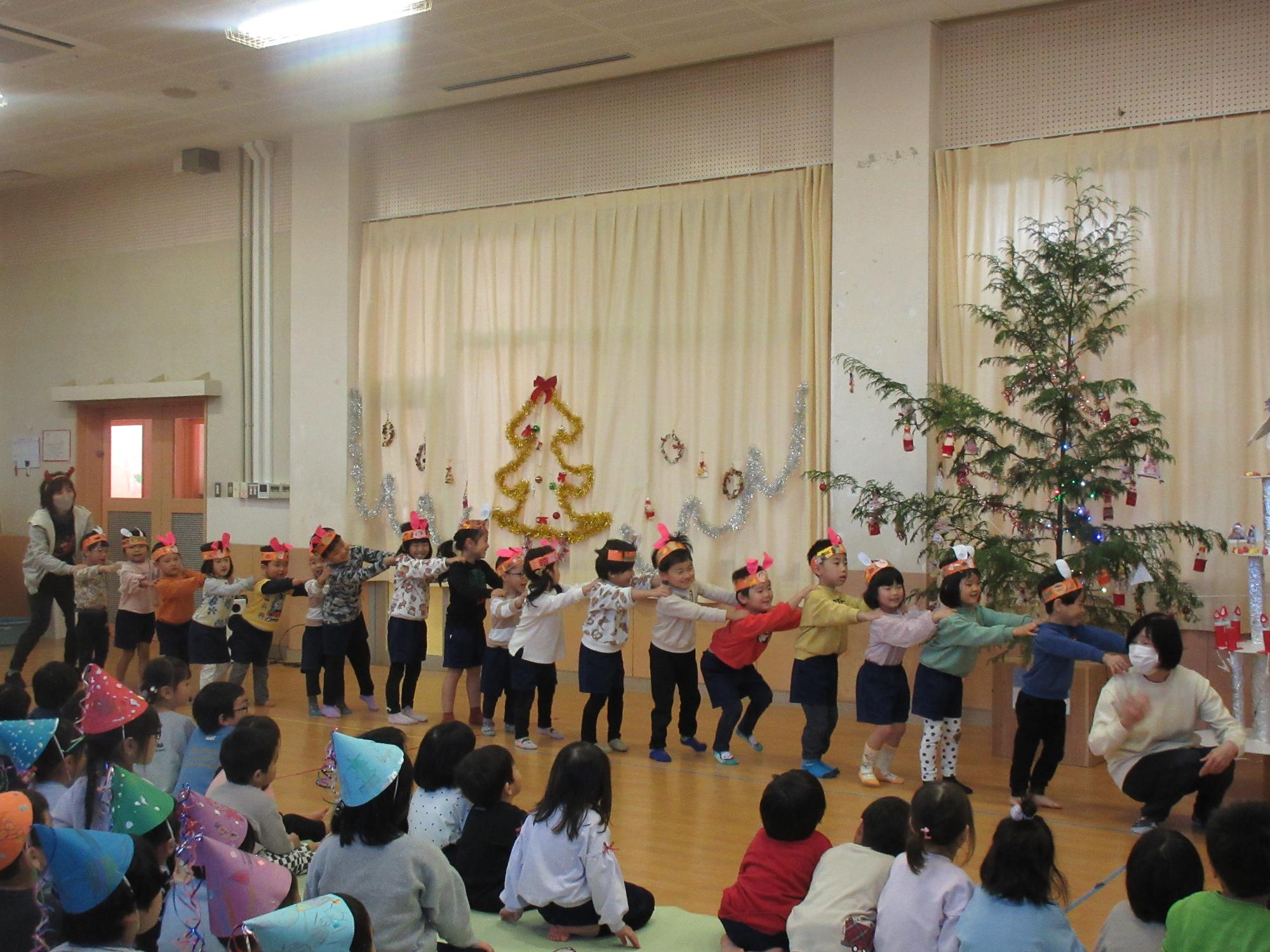 4歳児クラスの踊り
