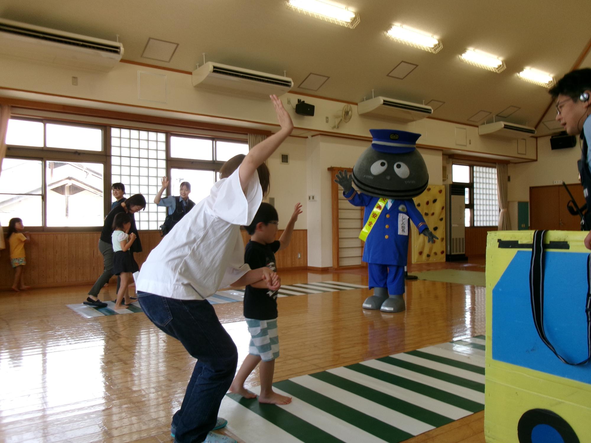 親子交通安全教室で交通ルールを学びました。