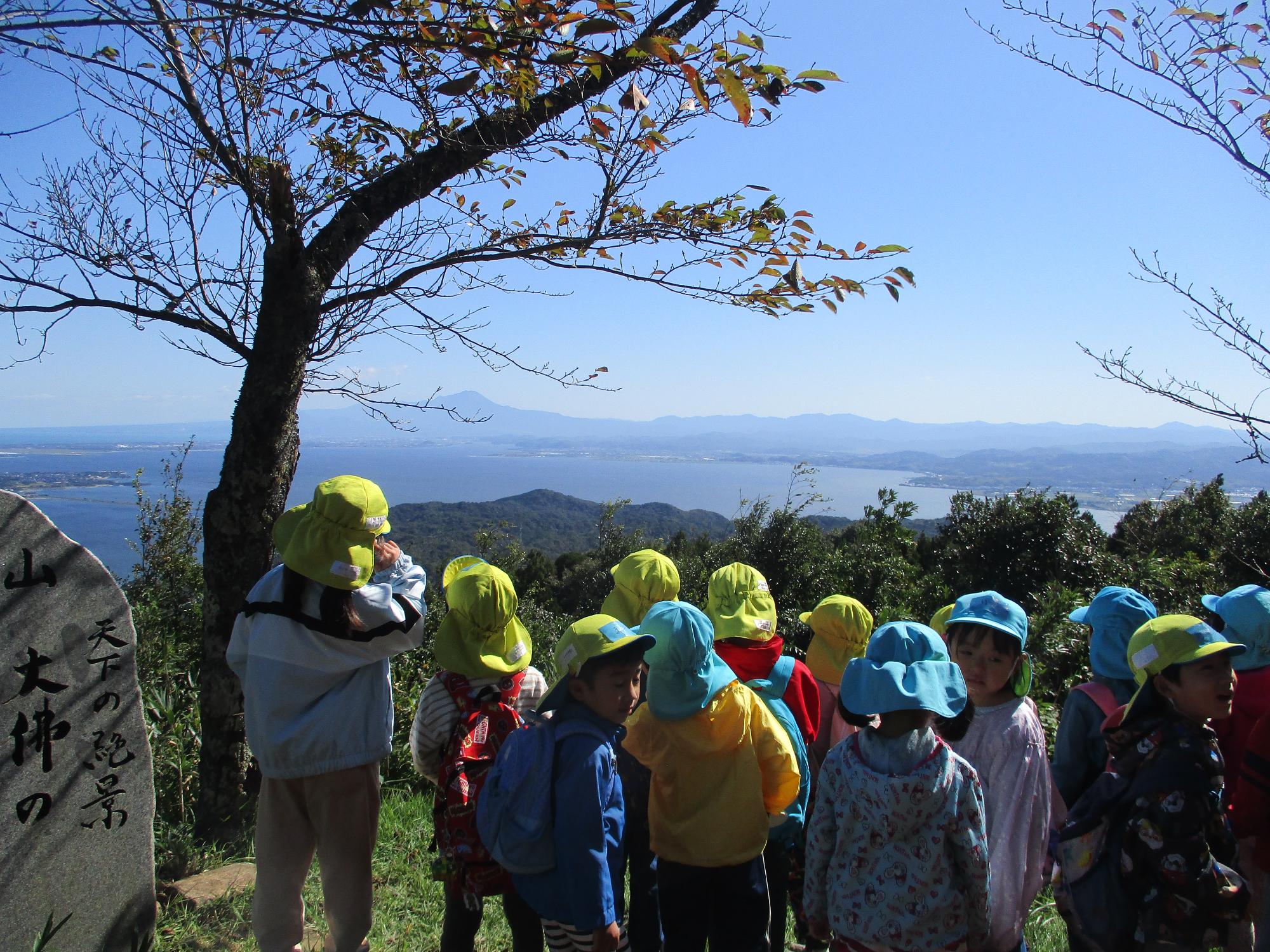 山頂から中海、大根島が一望できました