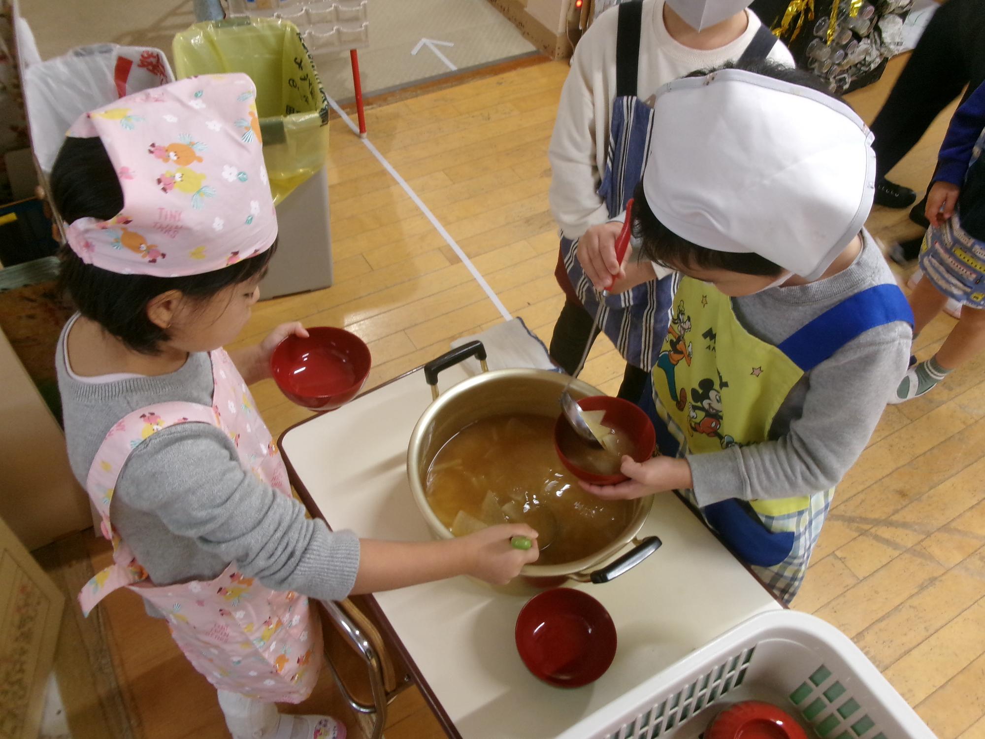 お味噌汁の盛り付け