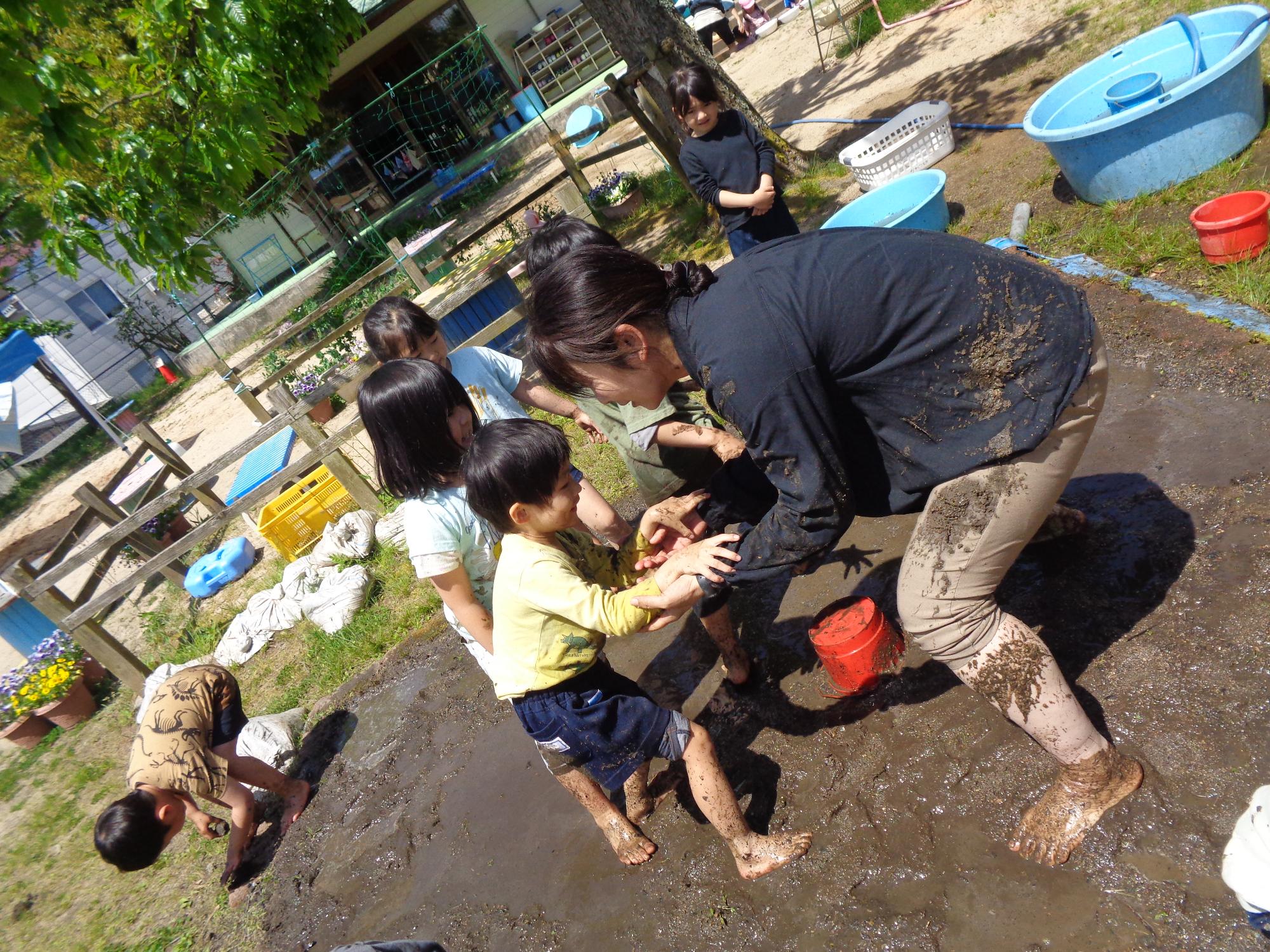 園長先生と泥相撲
