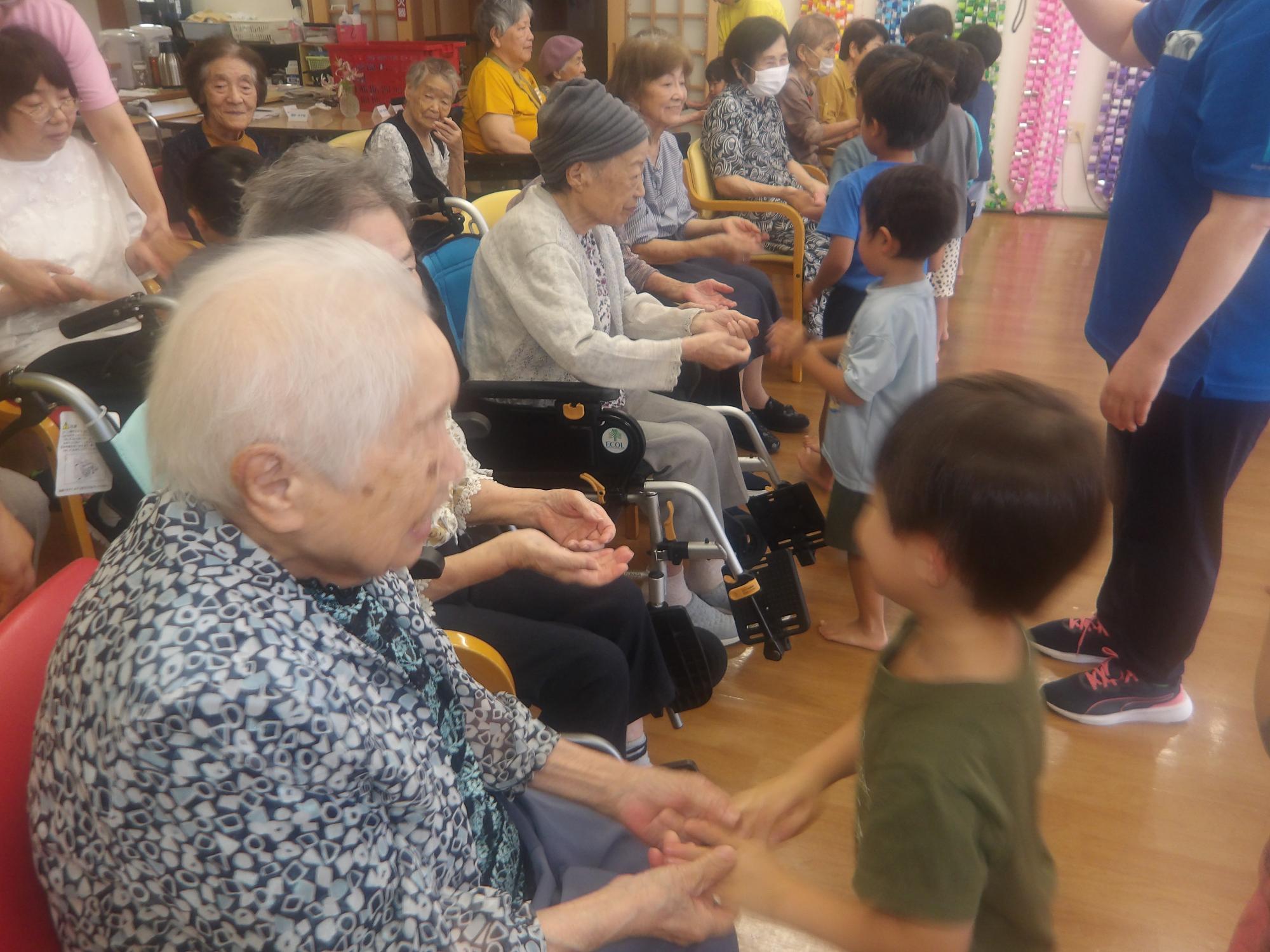 おばあちゃんとの交流