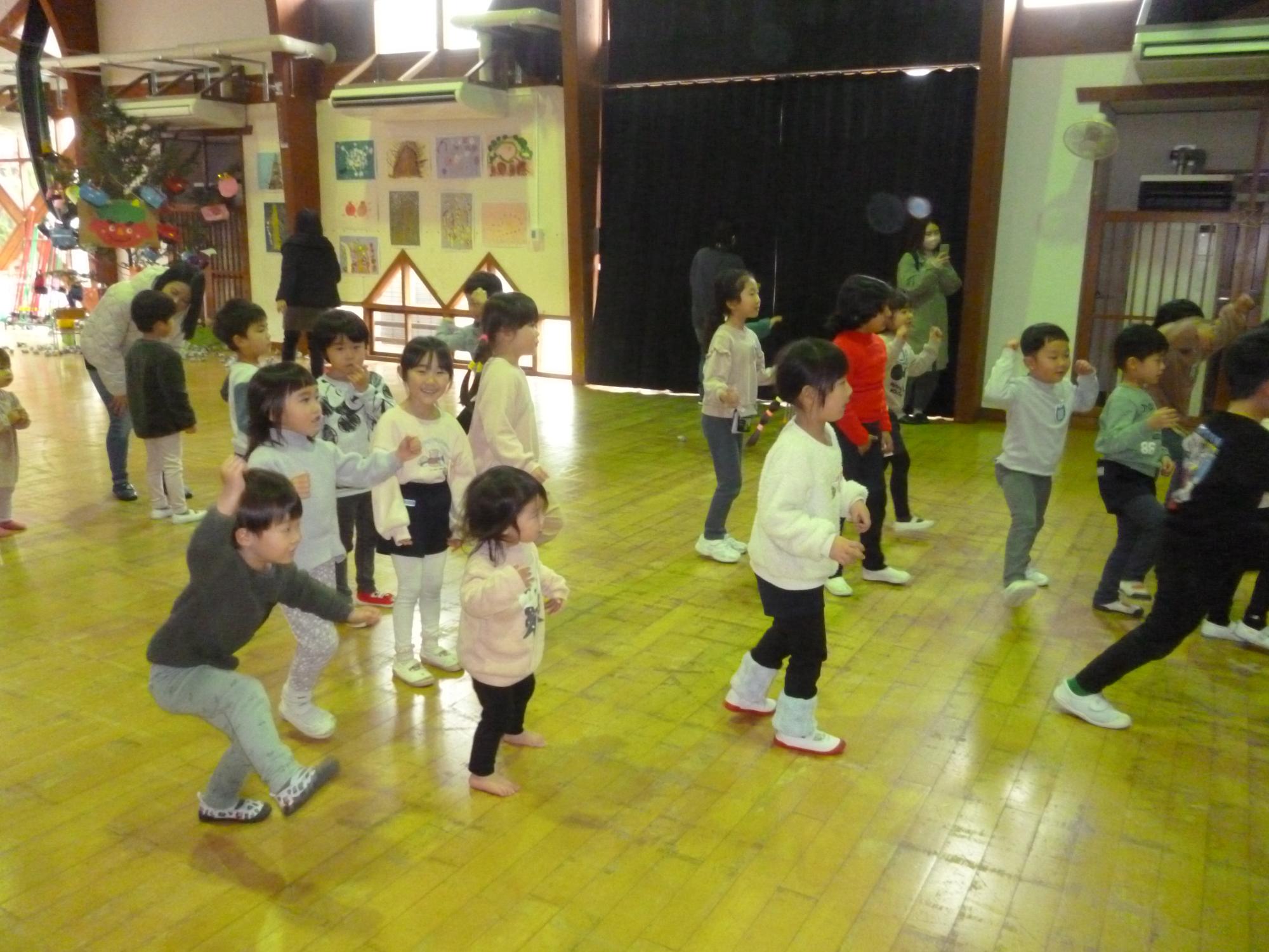 鬼のパンツのダンス