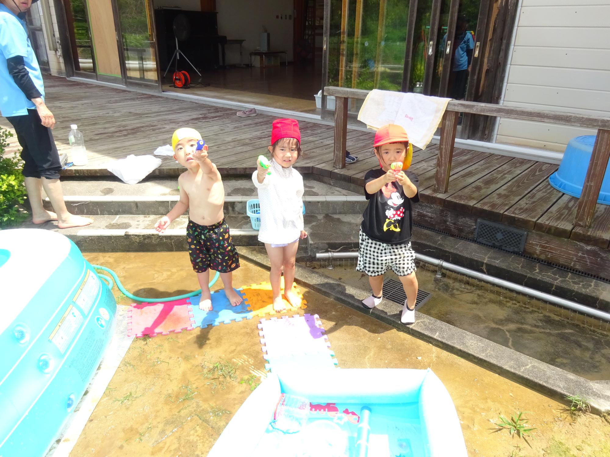 年少児さんは園で貸し切りプール